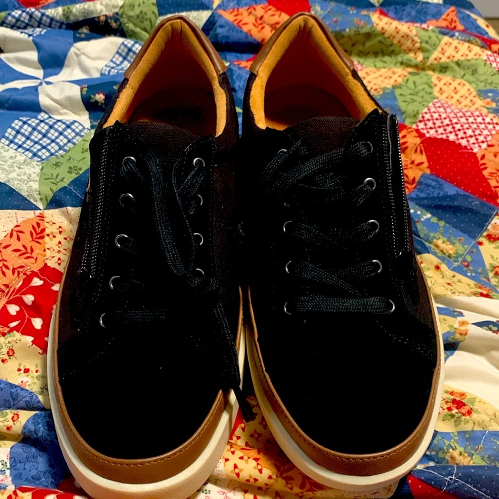 Vionic tennis shoes